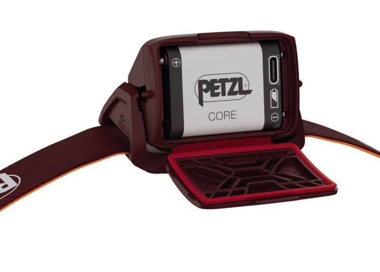 Čeona lampa PETZL  ACTIK® CORE NEW